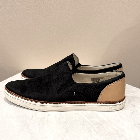 🔥UGG Women’s Black Leather Slip-Ons🔥 - Picture 6 of 6